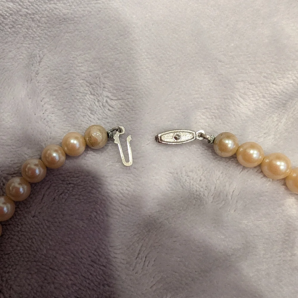 Beautiful Vintage Strand of Faux Pearls from Japan 16"/8" - Picture 6 of 7